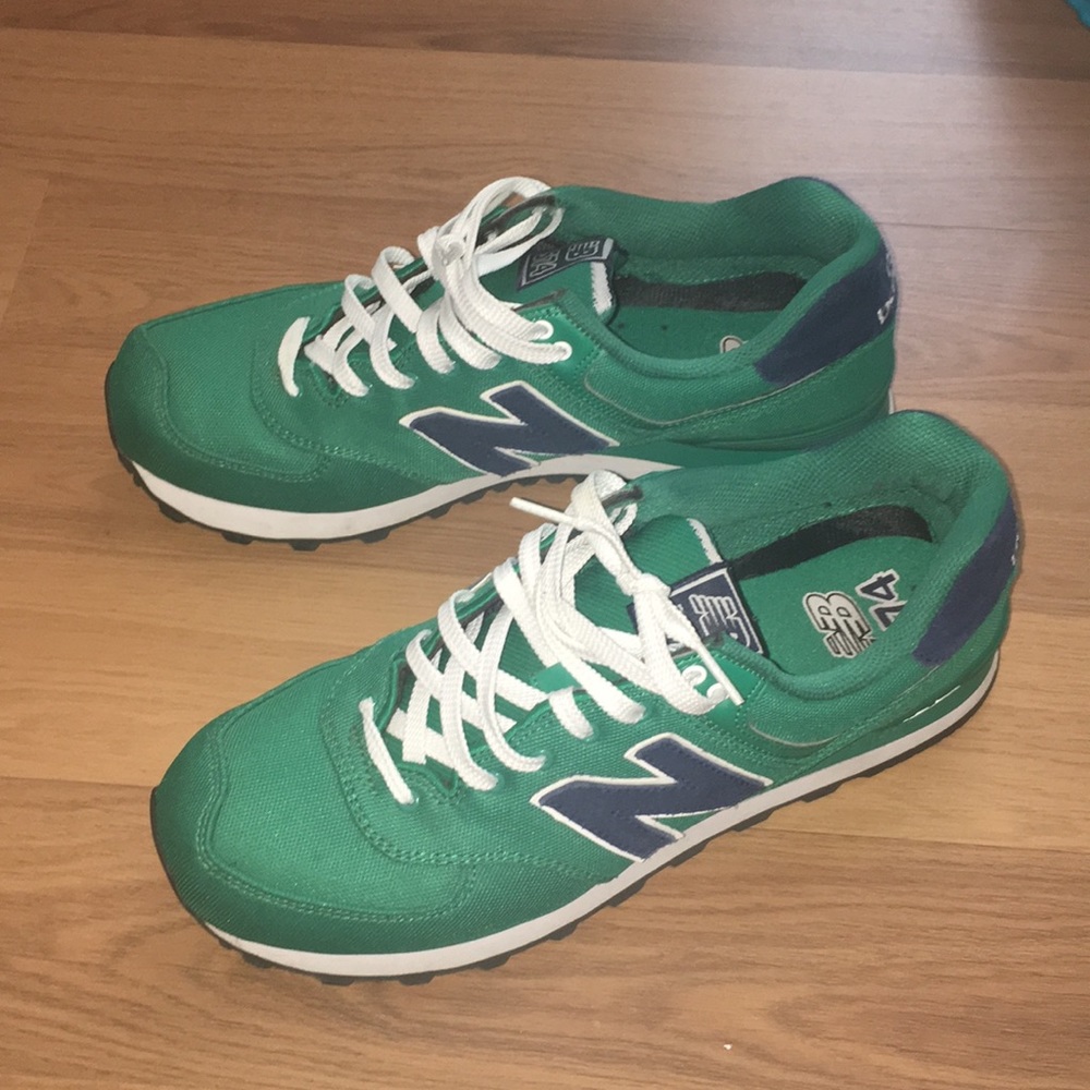 NEW BALANCE MENS SIZE 10 SNEAKER